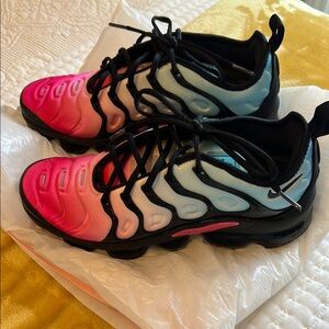 Womens Nike Air Vapormax Plus Gradient Sneakers